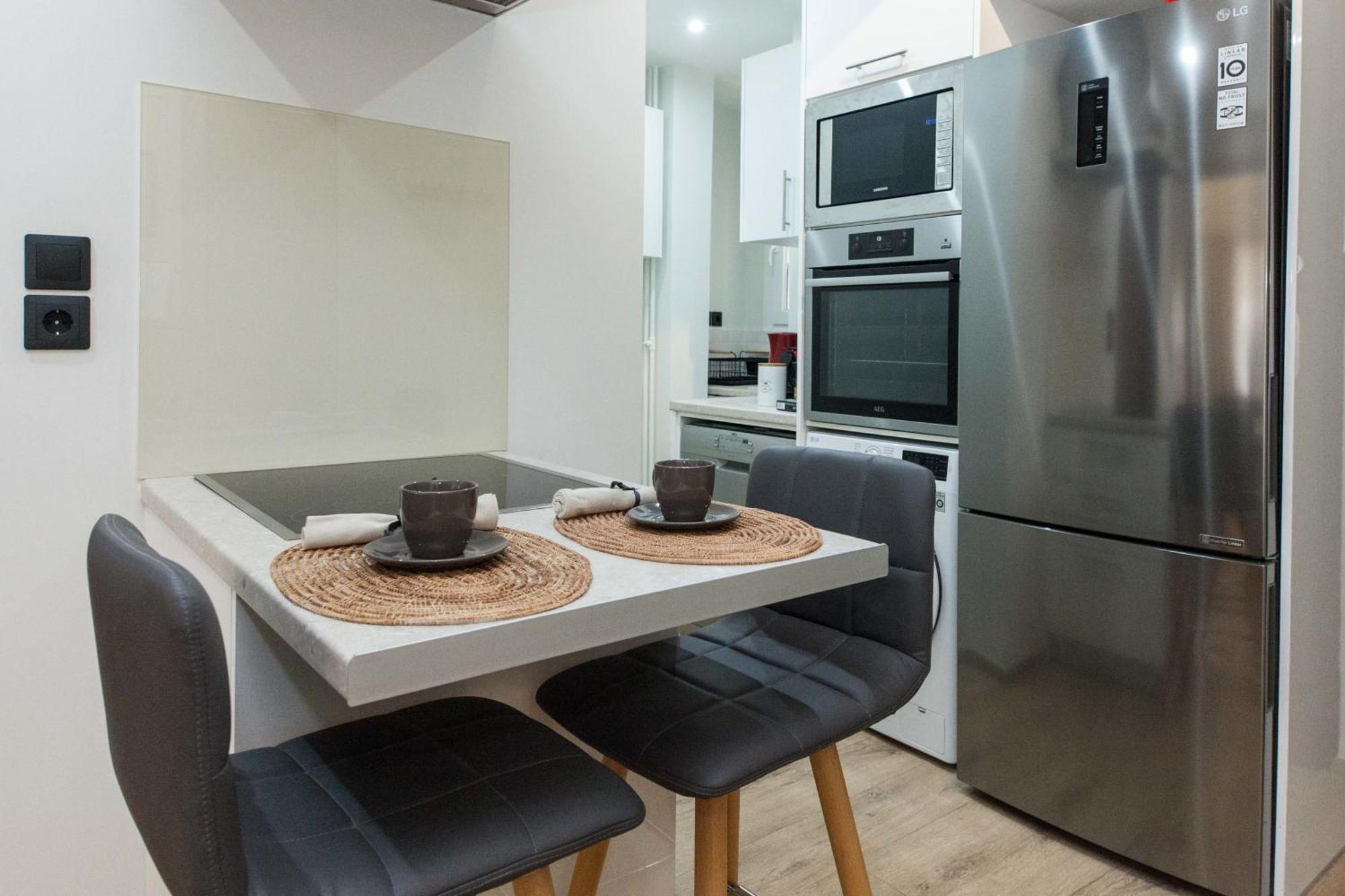 Acropolis View Modern Deluxe Suite With Balcony Атина Екстериор снимка